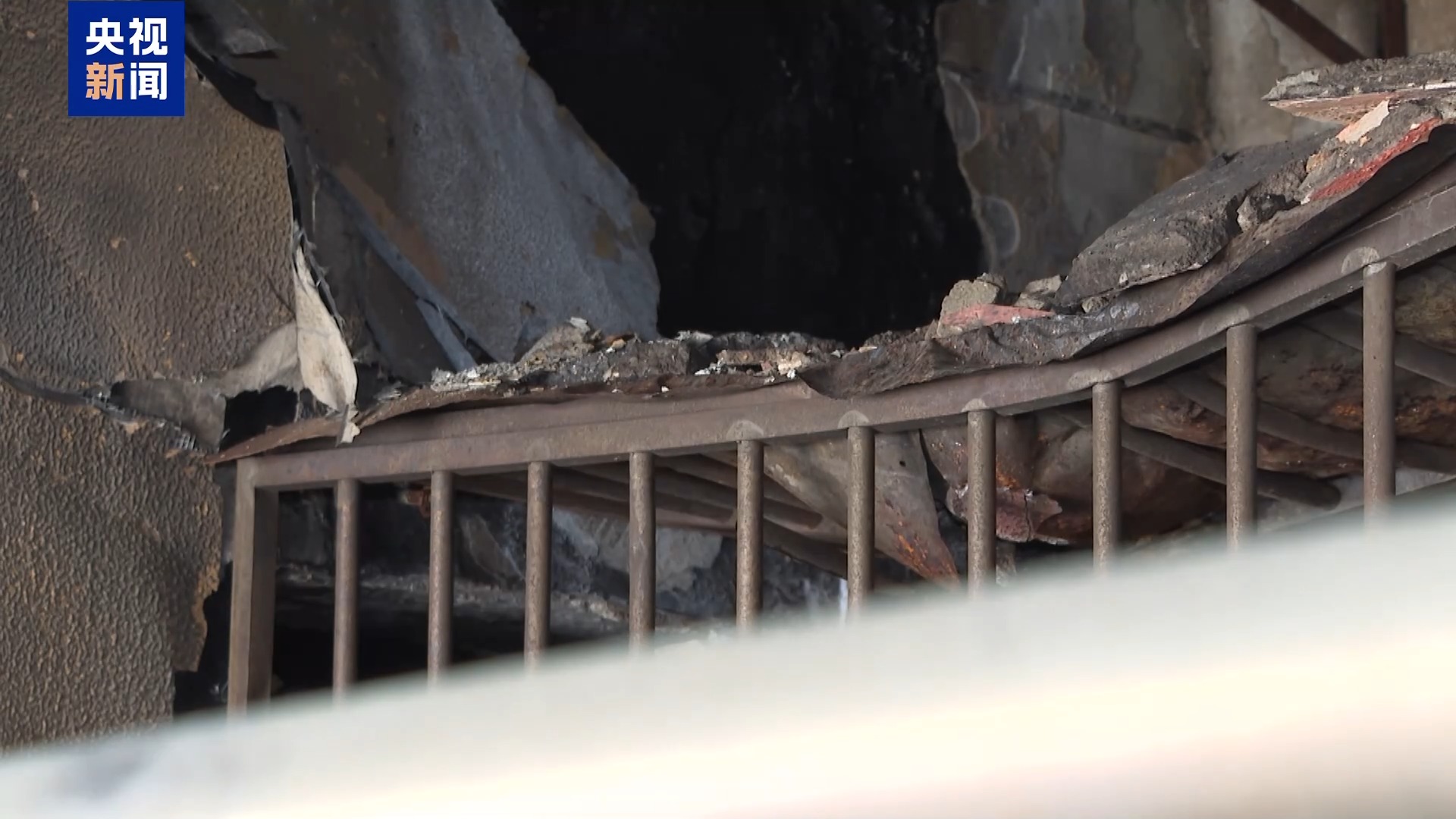 法治”重大火灾事故调查改装电动车起火为何引燃整栋楼？(图21)