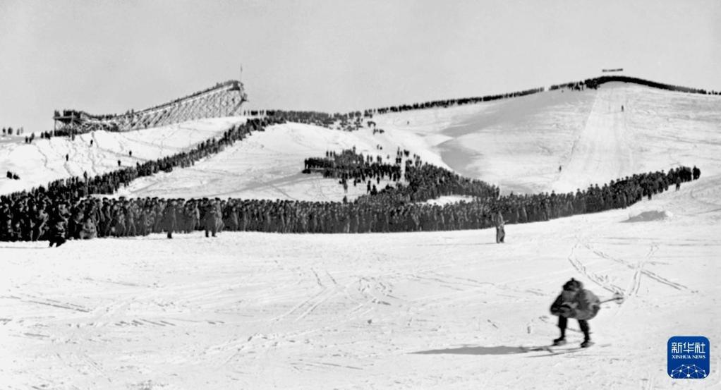 时光相册丨新雪季开启！影像见证中国滑雪“华丽转身”(图2)