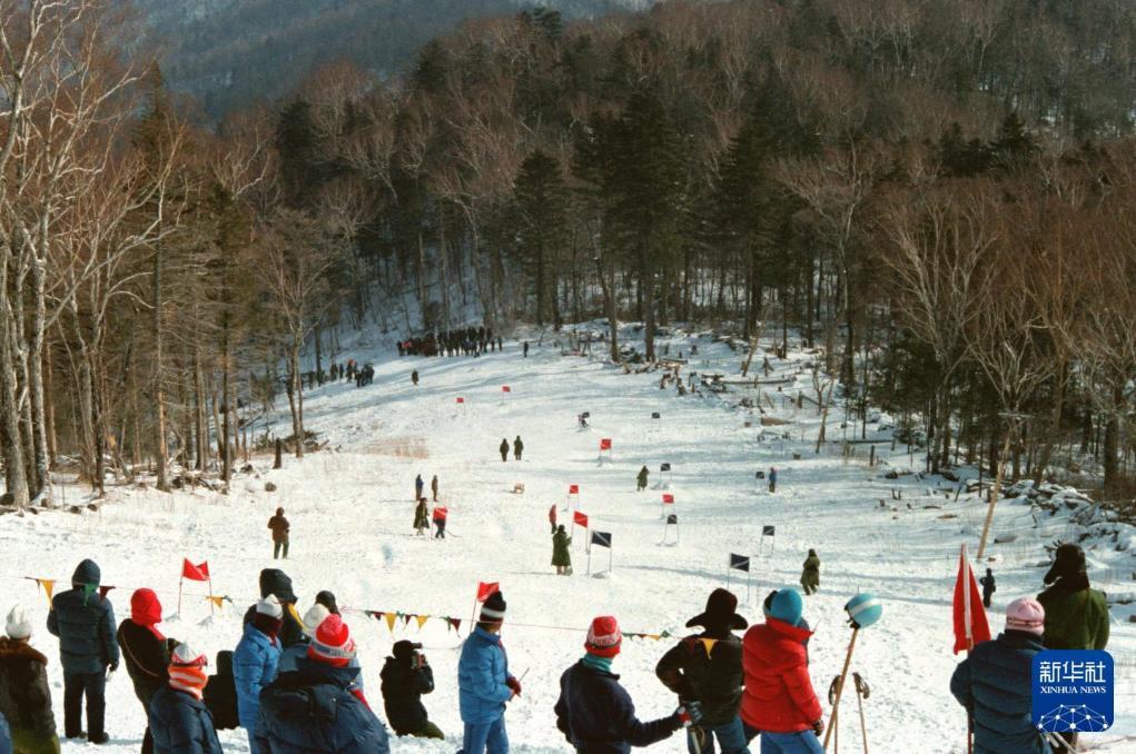 时光相册丨新雪季开启！影像见证中国滑雪“华丽转身”(图7)