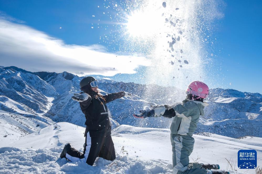 时光相册丨新雪季开启！影像见证中国滑雪“华丽转身”(图9)
