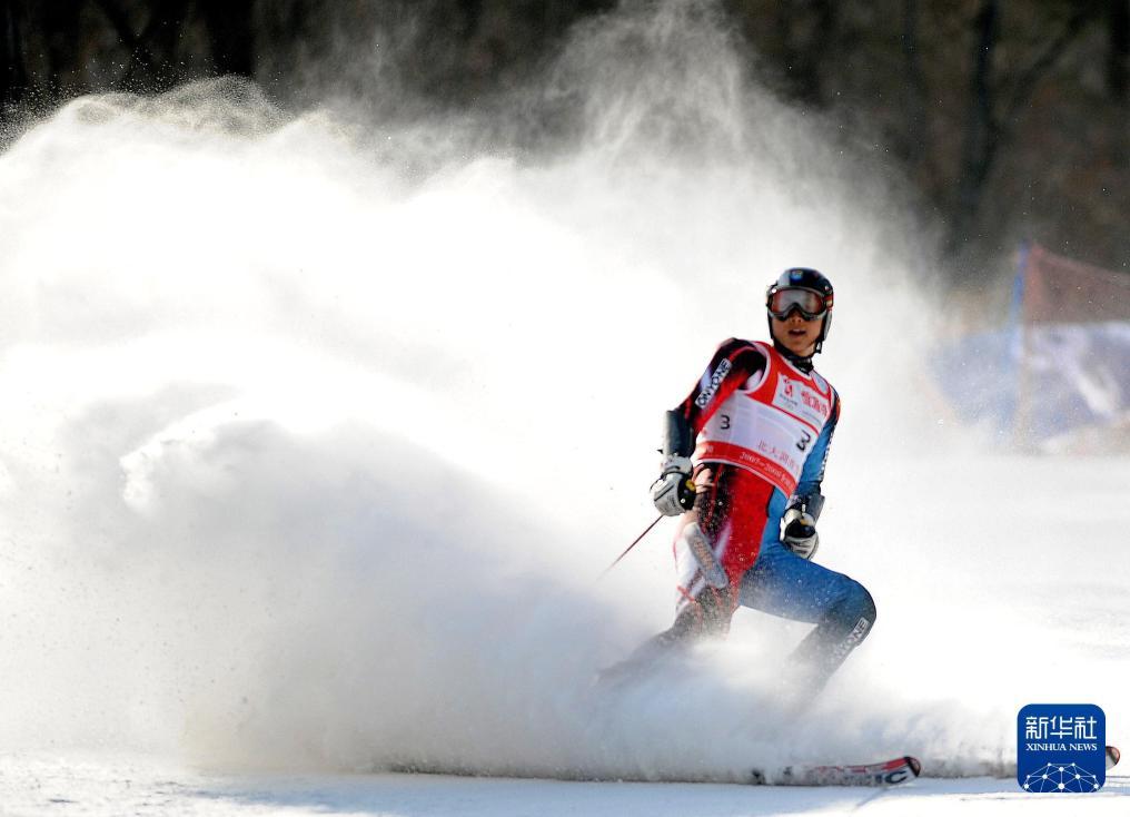 时光相册丨新雪季开启！影像见证中国滑雪“华丽转身”(图15)