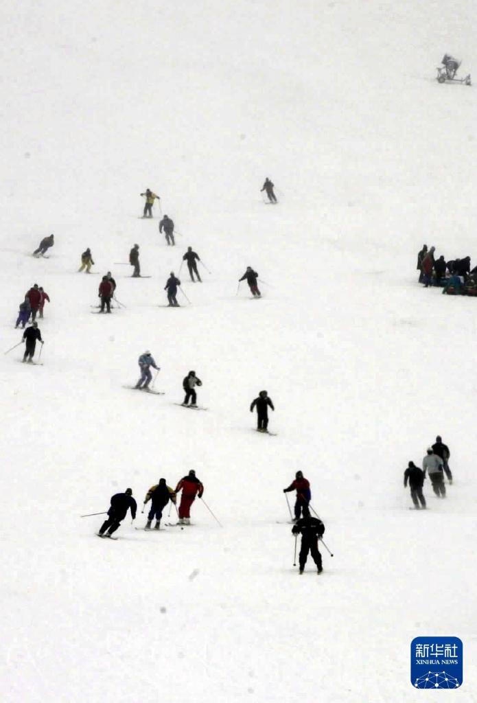时光相册丨新雪季开启！影像见证中国滑雪“华丽转身”(图14)