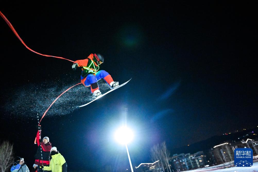 时光相册丨新雪季开启！影像见证中国滑雪“华丽转身”(图24)