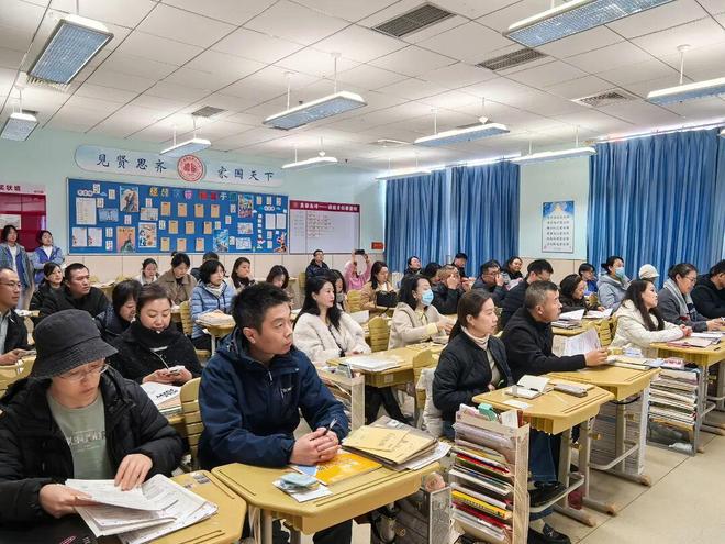 精致礼贤分层教学精准推进多元发展升学为本——青岛九中2024级高二家长会顺利进行(图5)