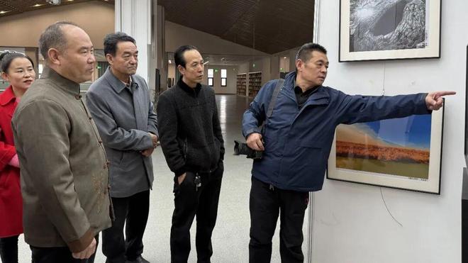 “胡杨礼赞·时光留影”美术摄影展走进沙雅县(图4)