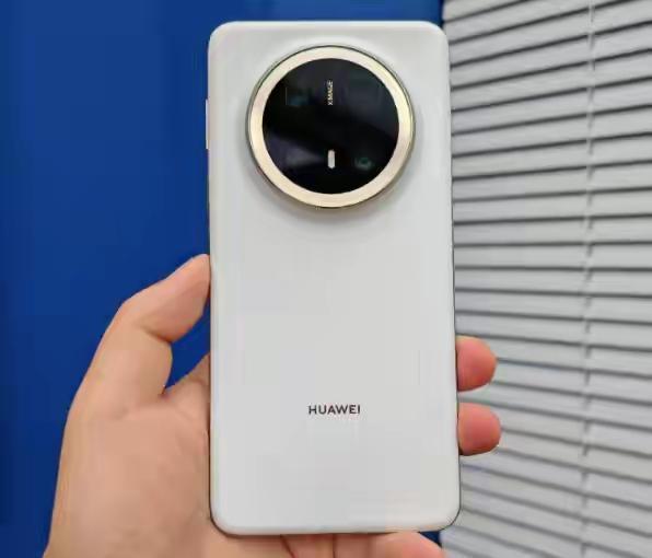 华为悄悄上新一款“非典型旗舰”让市场措手不及(图1)