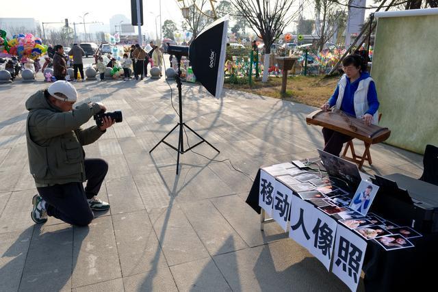 用镜头捕捉幸福光影听障摄影师唐军的逐梦之路(图2)