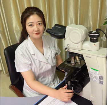 医艺相融！泰安市中心医院病理科侯巍巍深耕10年让病理切片成为会“讲故事”的画(图1)