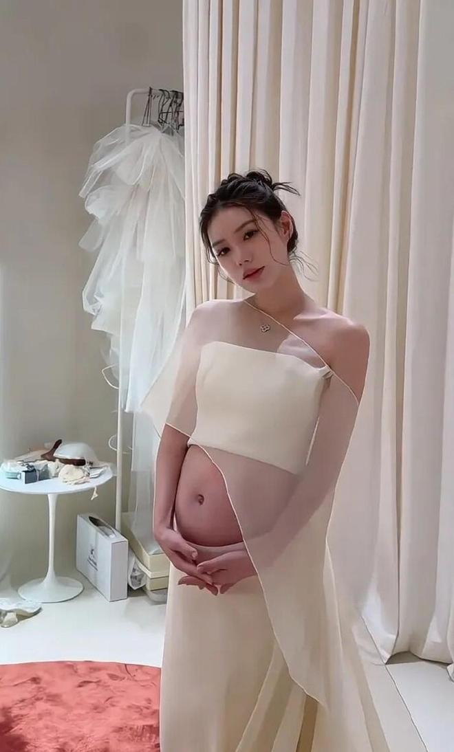 汪小菲妻子马筱梅挺孕肚拍照破假孕传言网友：曾爱大S现喜欢你(图3)