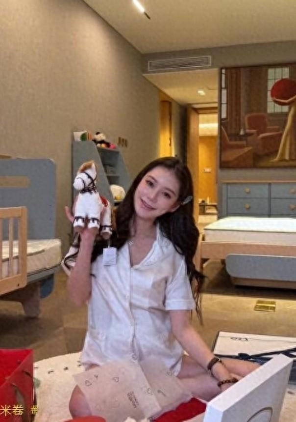 汪小菲妻子马筱梅挺孕肚拍照破假孕传言网友：曾爱大S现喜欢你(图2)