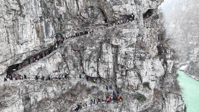 两会·我的履职影像记丨全国人大代表郑望春：带火“悬崖古村”村游的流量密码(图4)