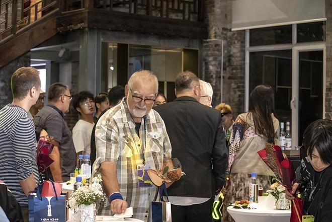 聚焦2024平遥国际摄影大展③丨千年古城品清香汾酒之夜闪耀2024平遥国际摄影大展(图2)