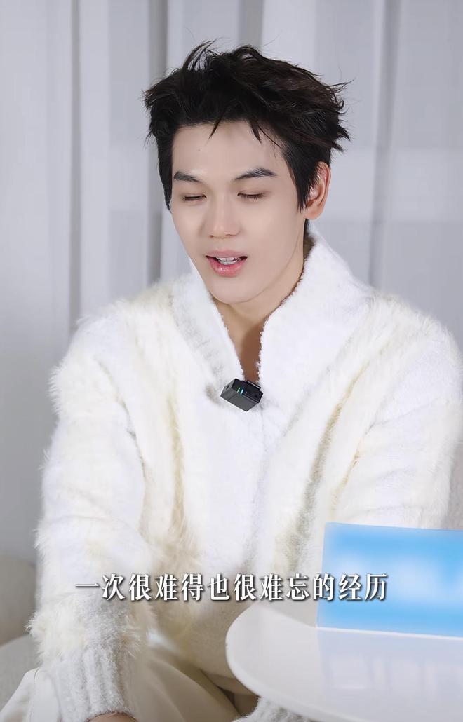 王艳晒拍摄花絮看着儿子满脸“亲妈笑”19岁球球高又帅读北大(图12)