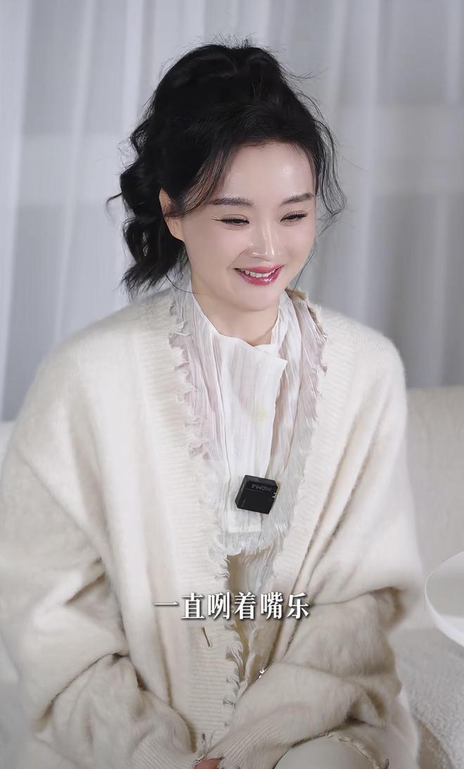 王艳晒拍摄花絮看着儿子满脸“亲妈笑”19岁球球高又帅读北大(图13)